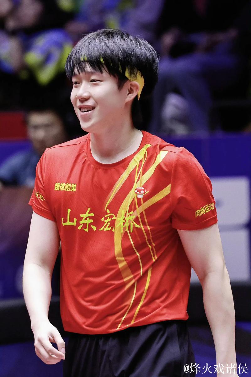 王楚钦退赛再参赛，步伐僵硬，球迷感叹国乒风貌依旧