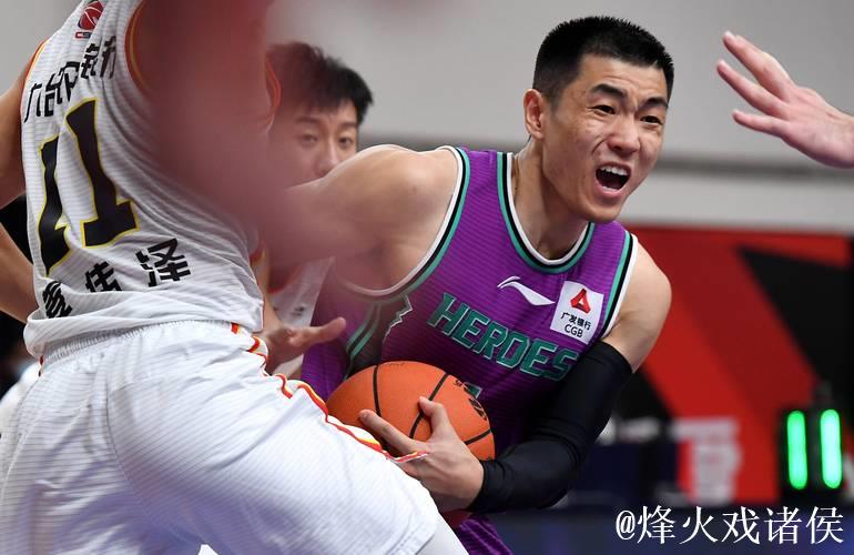 新疆5人上双险胜江苏 高诗岩43分山东胜深圳 新疆5人上双险胜江苏 高诗岩43分山东胜深圳