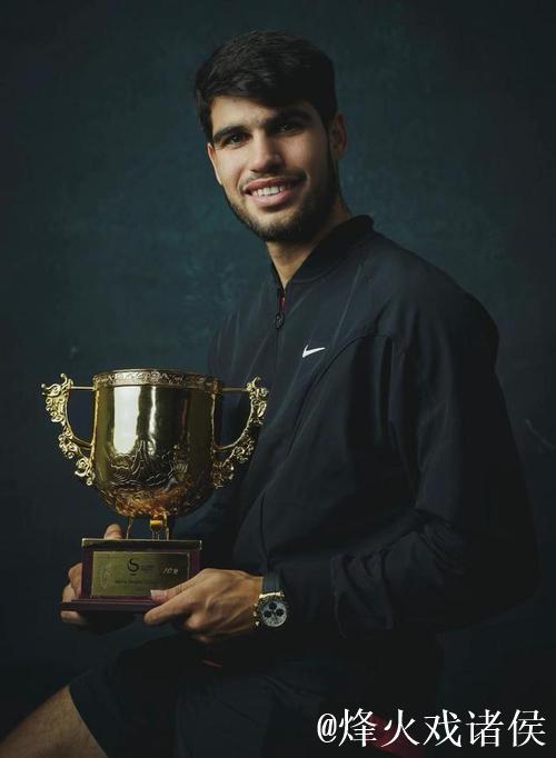 阿尔卡拉斯拍摄中网冠军写真 尽显中华传统文化美